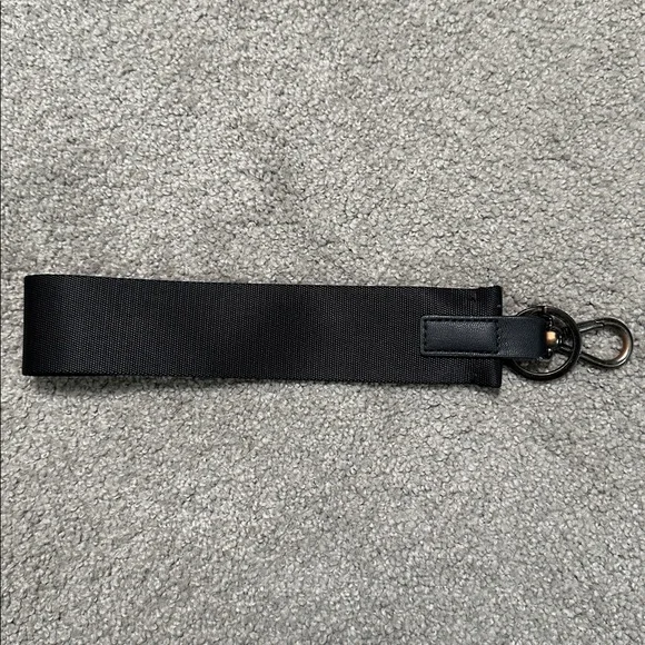 Lululemon Never Lost Black Keychain - Picture 2 of 4